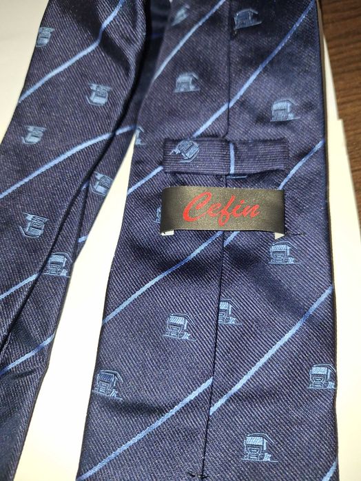 Вратовръзка с камиони