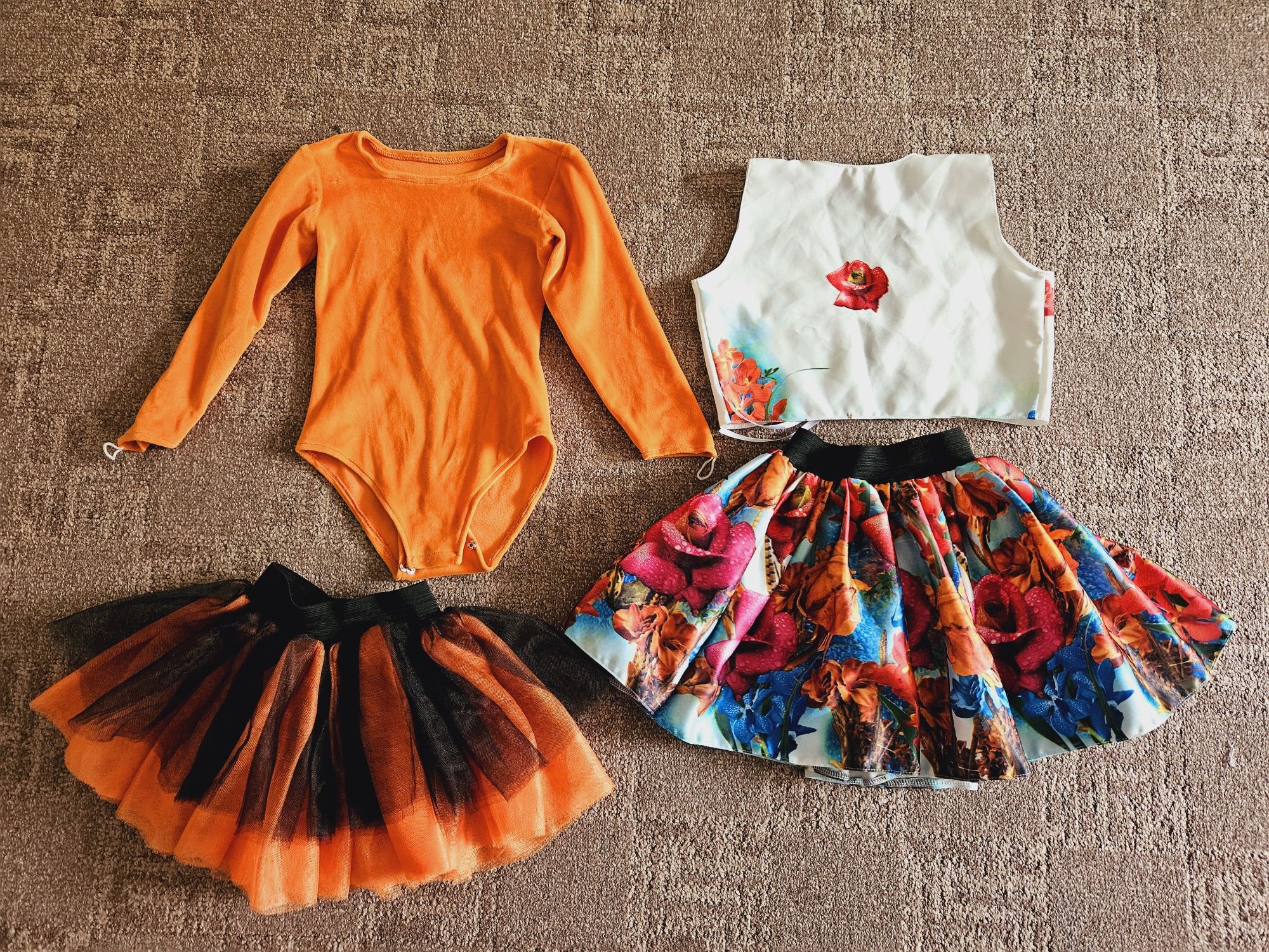 Costum folclor/popular/Halloween fustița tutu 4-5 ani