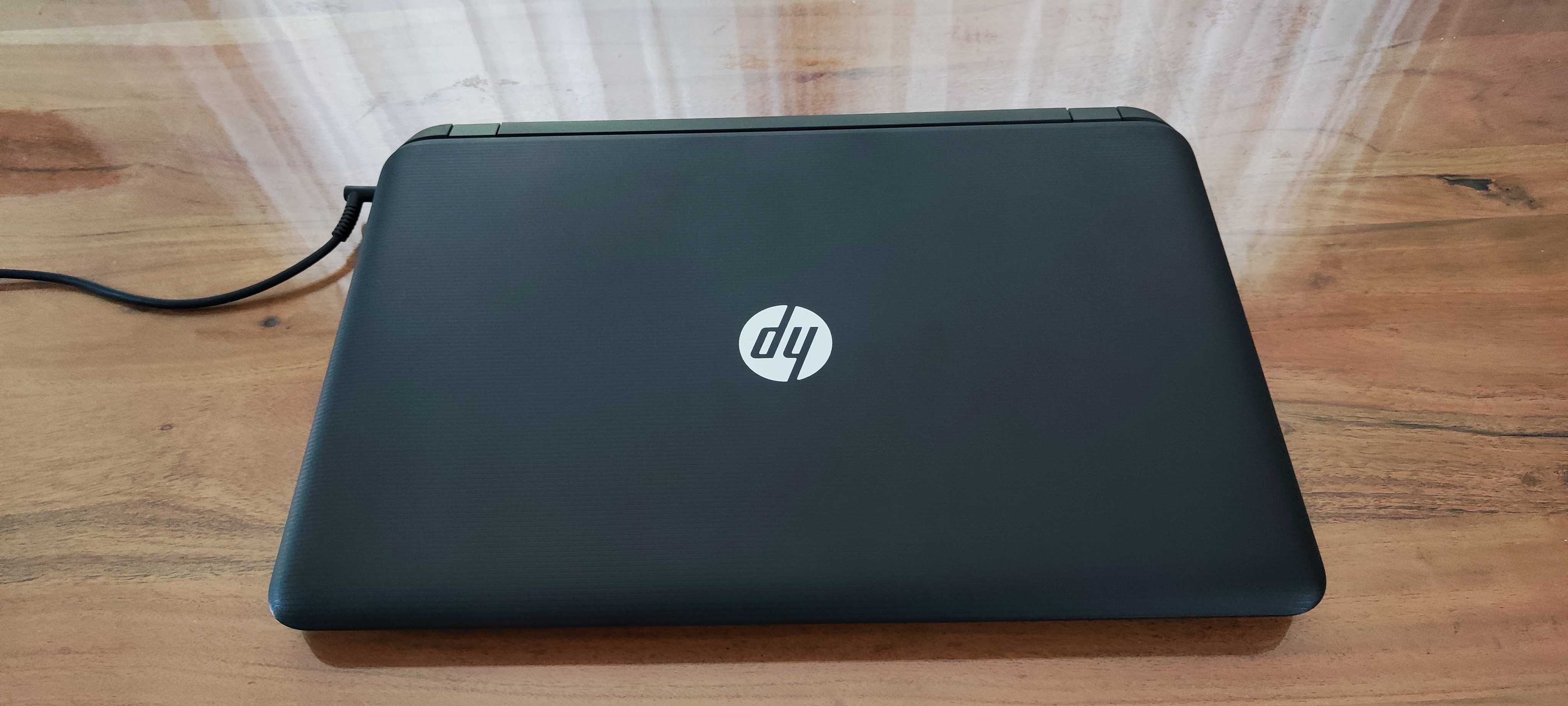 Продавам лаптоп Hewlett-Packard с голям 17 инча дисплей / AMD A6-6310