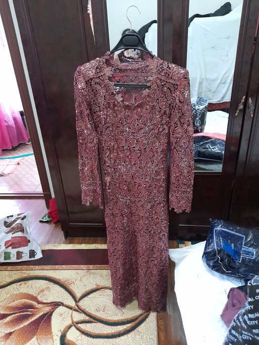 Продам вечерние платье для девушек и женщины