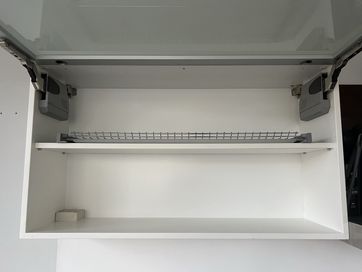 Шкаф за кухня (горен ред) с матирано стъкло и механизъм bloom 3 бр