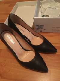 класически черни обувки с ток