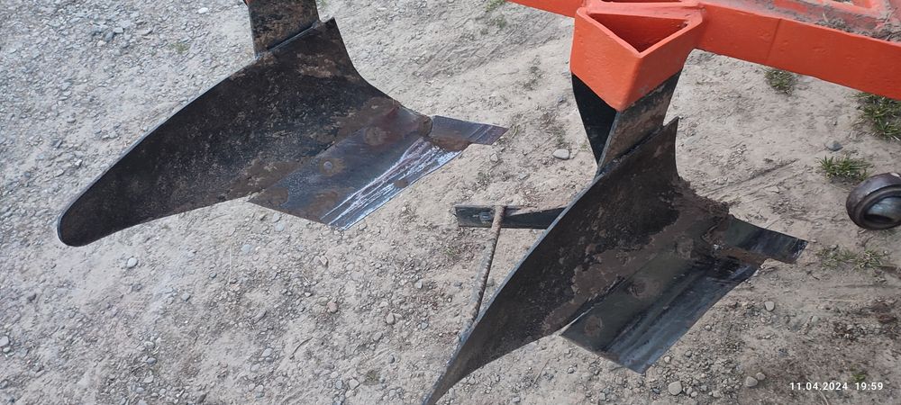 Plug robust pentru tractor!