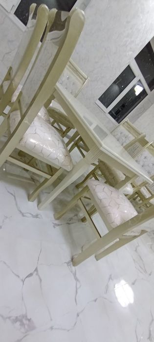 Парламент стол стул