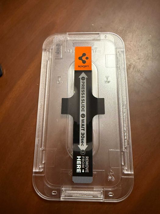 Folie sticla Spigen GLAStR EZ FIT pt. iPhone 13/13 Pro/14/16e - 3buc.