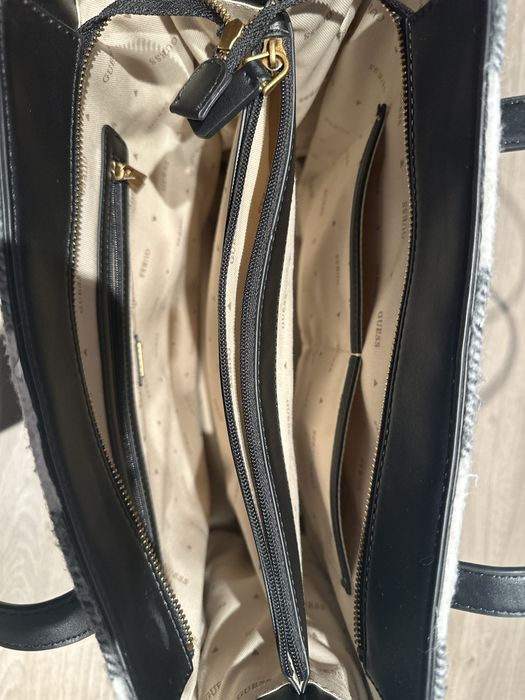 Чанта Guess