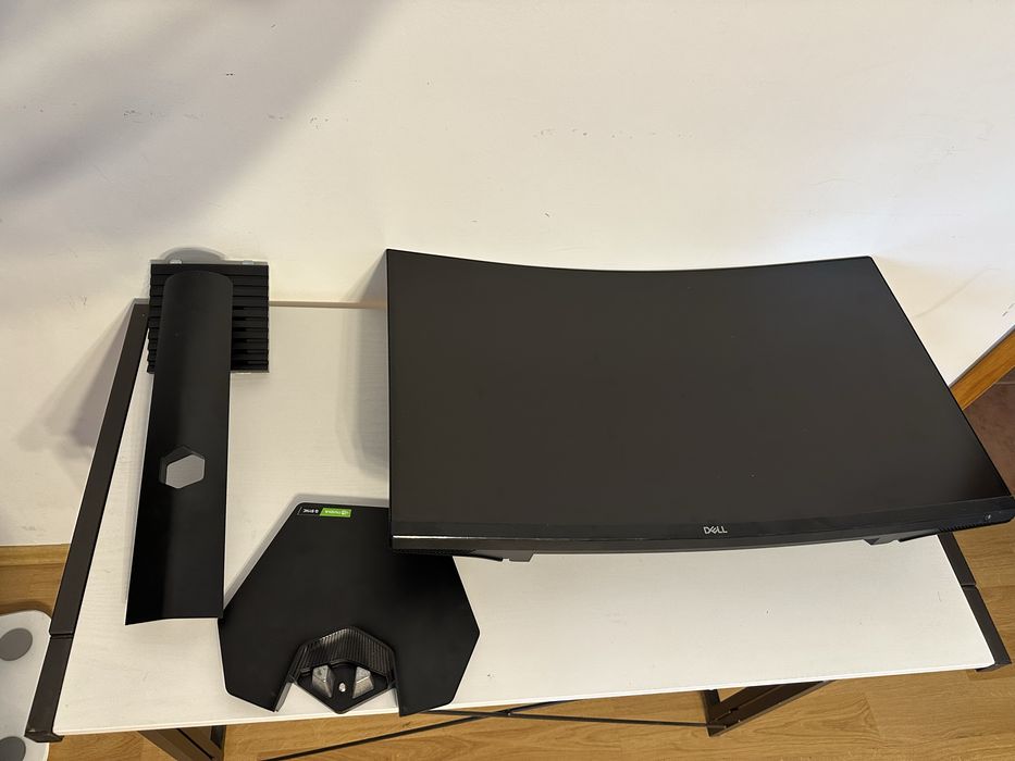 Dell 27″ Curved Gaming Monitor - 144Hz, 1ms, FreeSync / G-SYNC