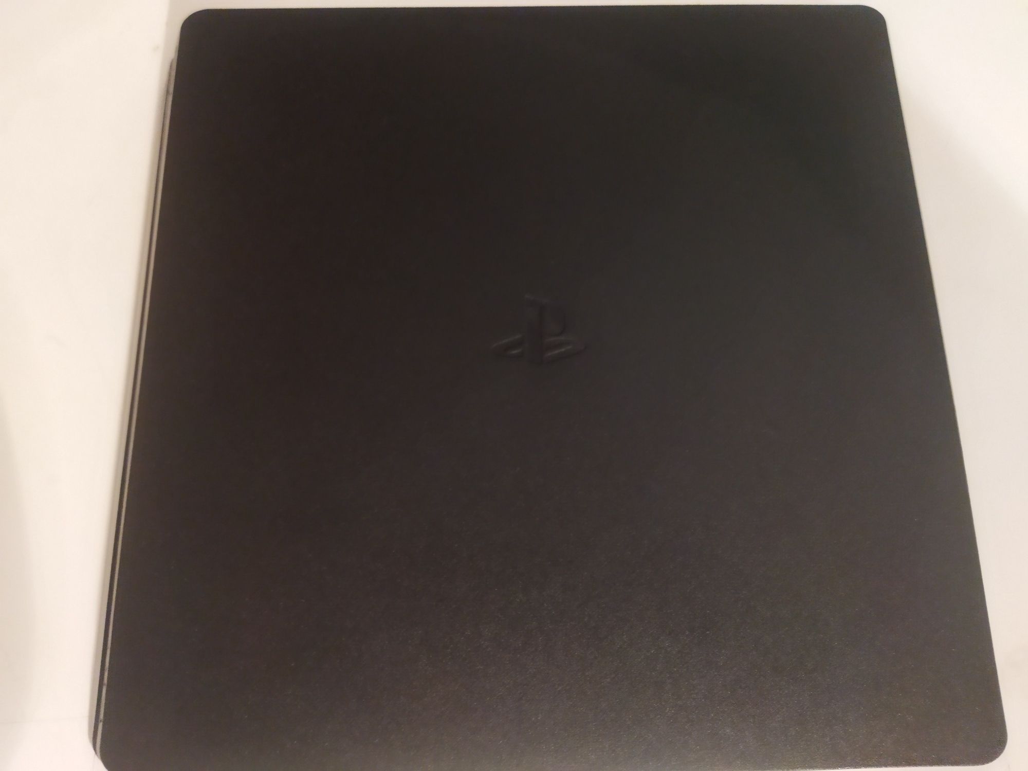 Продам Playstation 4 ( Цена вместе с дисками)