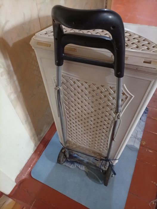 Тележка и корзина для белья