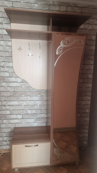Шкаф- вешалка  в прихожию.