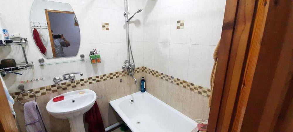 Продаётся 4-х комнатная. Нукусская, Макро