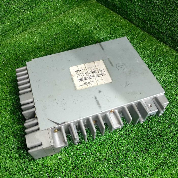 Продам Усилитель магнитофона Toyota Avalon MCX10