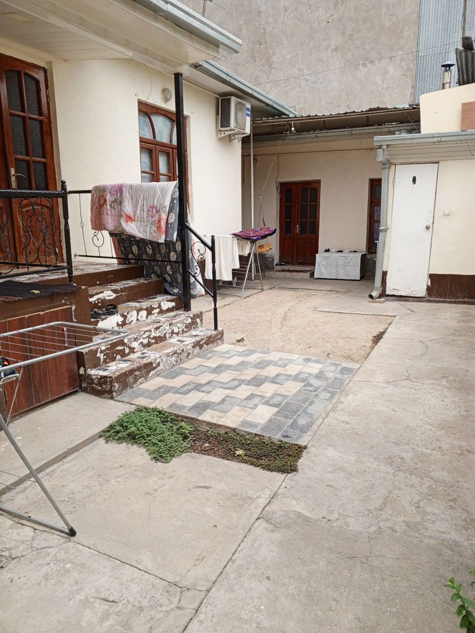 Shahar markazidan hovli sotiladi