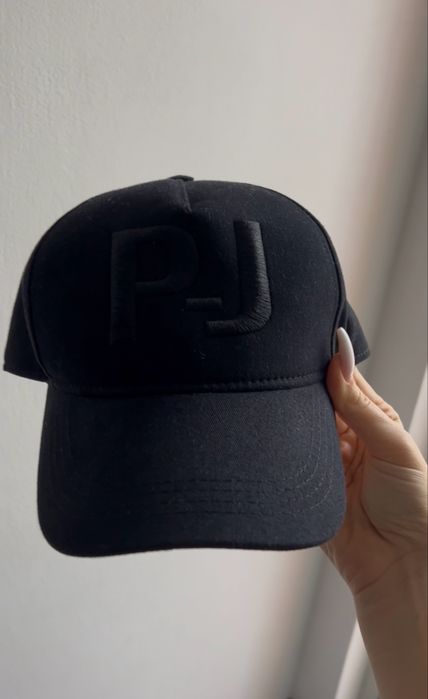 Шапка на pause jeans