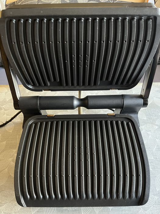 Продавам грил Tefal OptiGril +