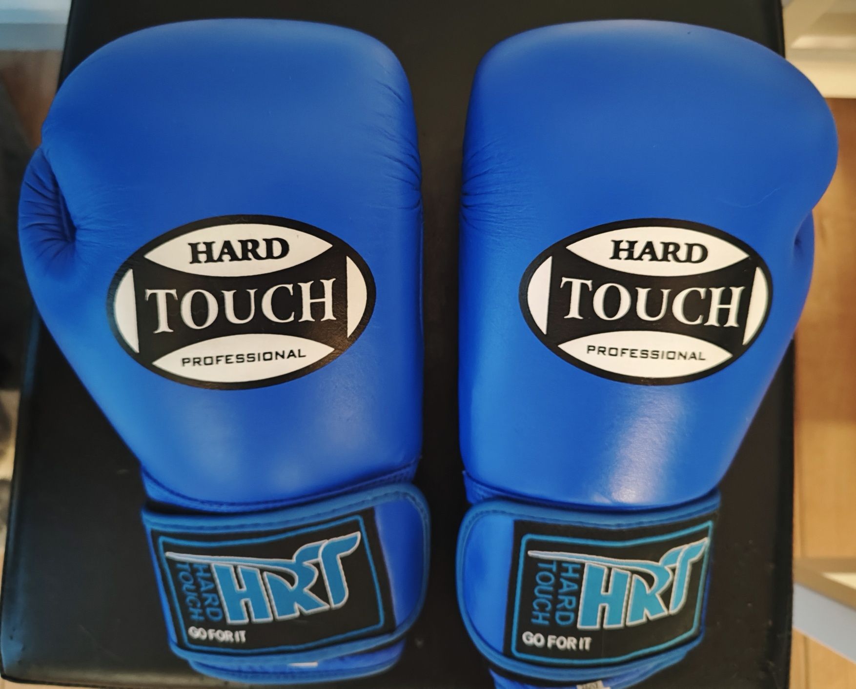 Нови боксови ръкавици от кожа Hard Touch, 10 oz