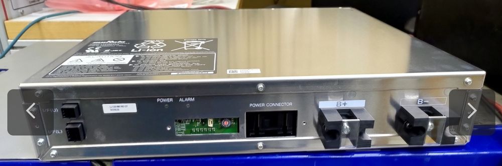 Vand invertor Fronius symo Hibrid 5.0-3 trifazat cu banc Fronius cu 3