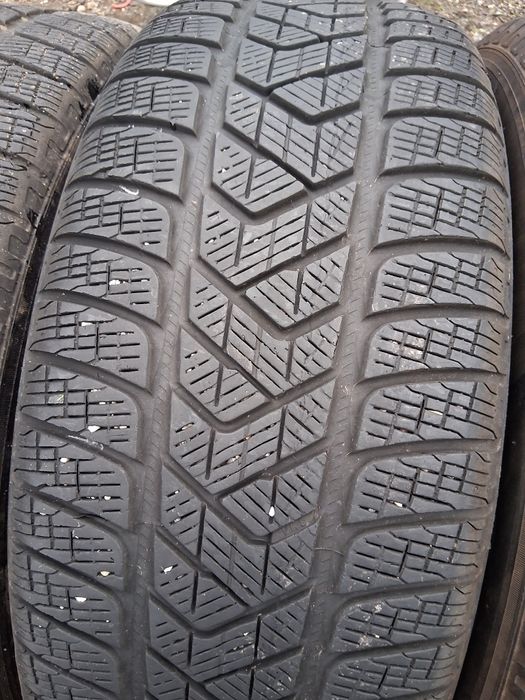235 60 18 PIRELLI 4броя зимни дот 2020г