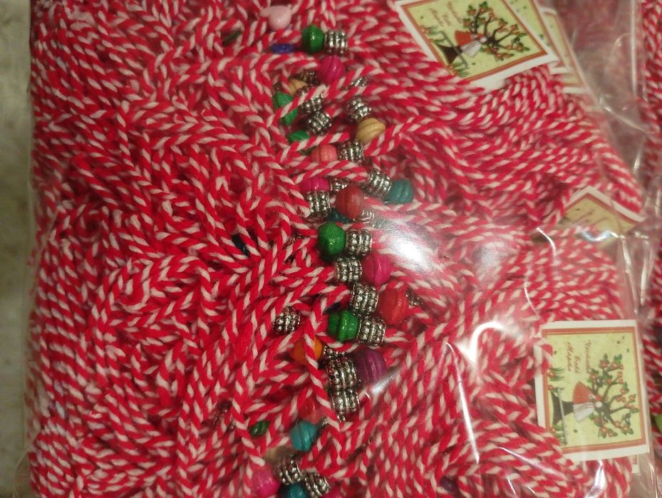 Евтини мартеници 20 стотинки за  10 броя в снопче.