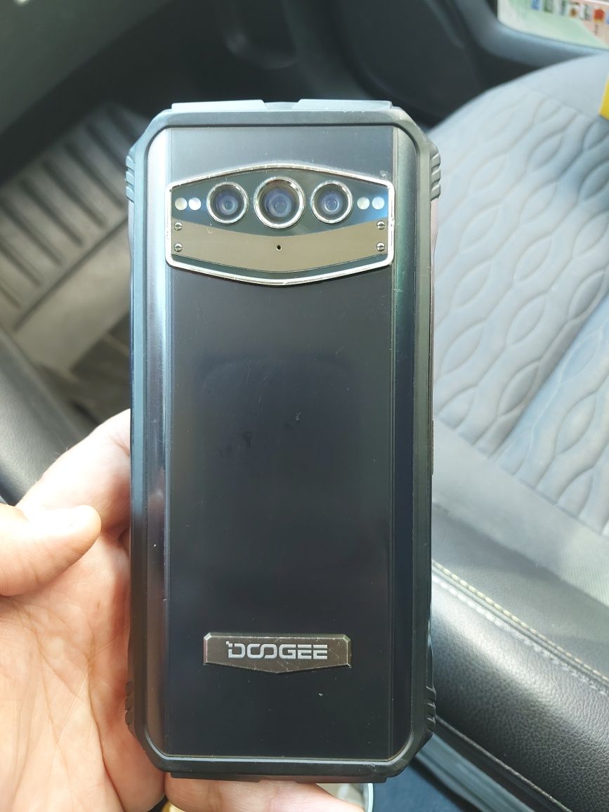 Продаван DOOGEE V30 T
