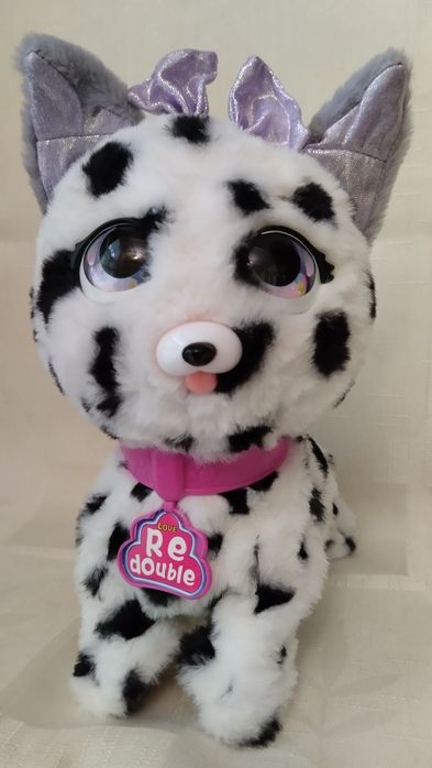 Собака робот реагирует на хлопки и прикосновение