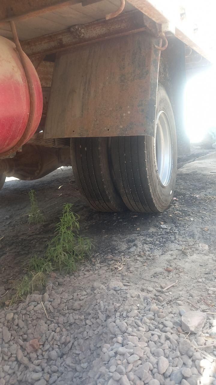 Isuzu грузовик продаётся