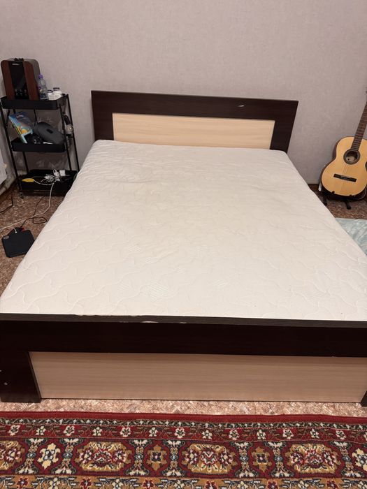 Кровать с матрасом