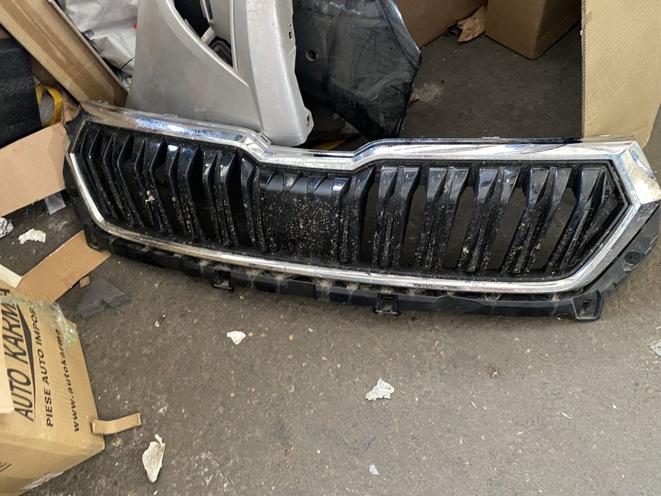 Grila SKODA KAROQ facelift 2022 - 2024 grila radiator bara fata radar