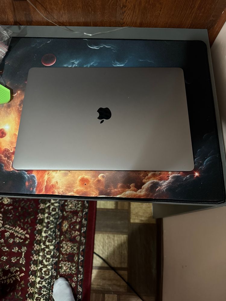 Macbook pro б/у в хорошем состоянии