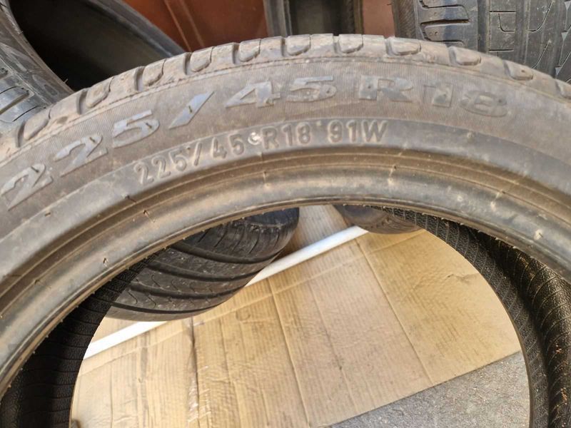 4 Pirelli R18 225/45
летни гуми 
DOT1119