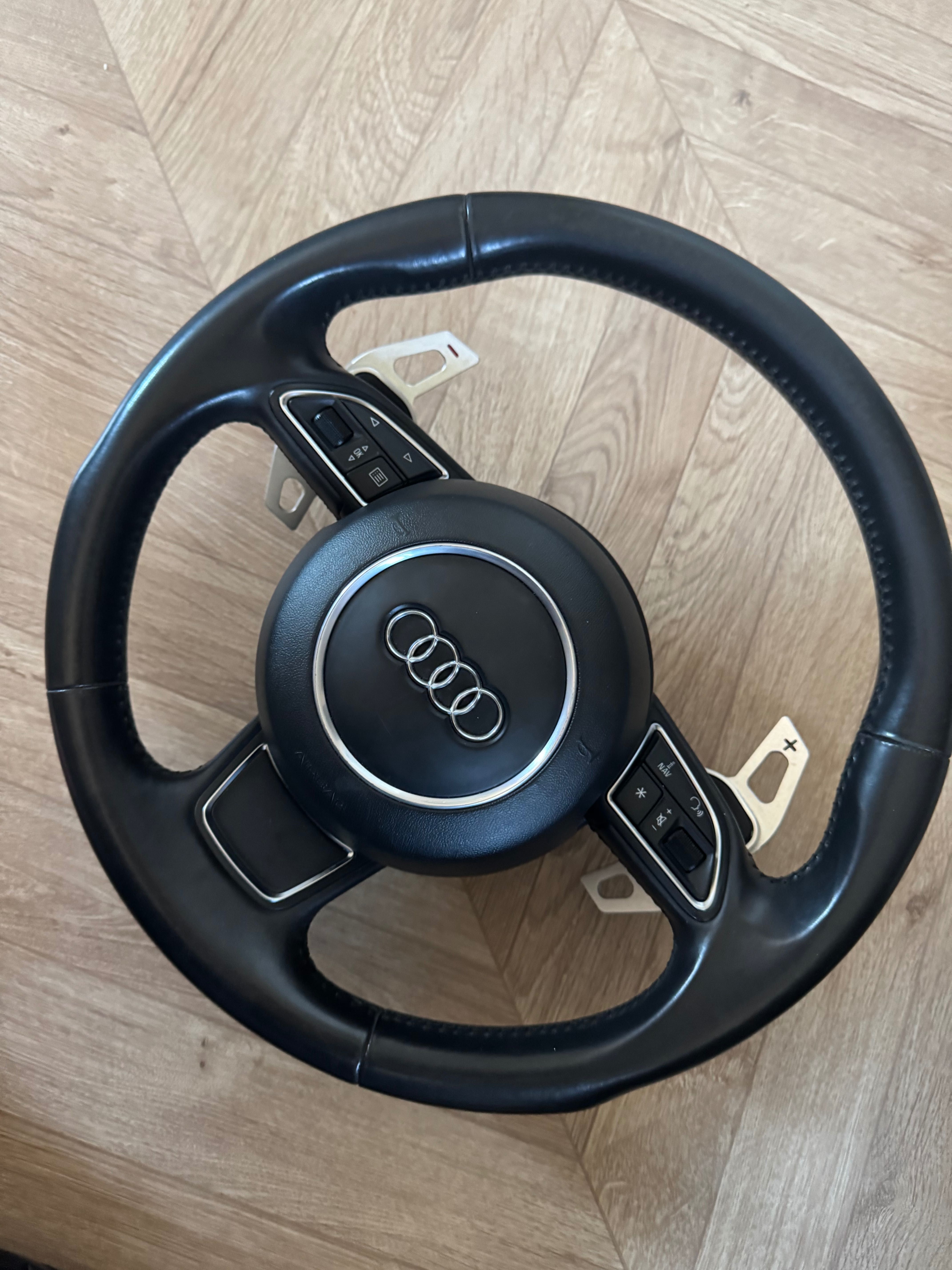 Продавам волан за Audi – оригинален
