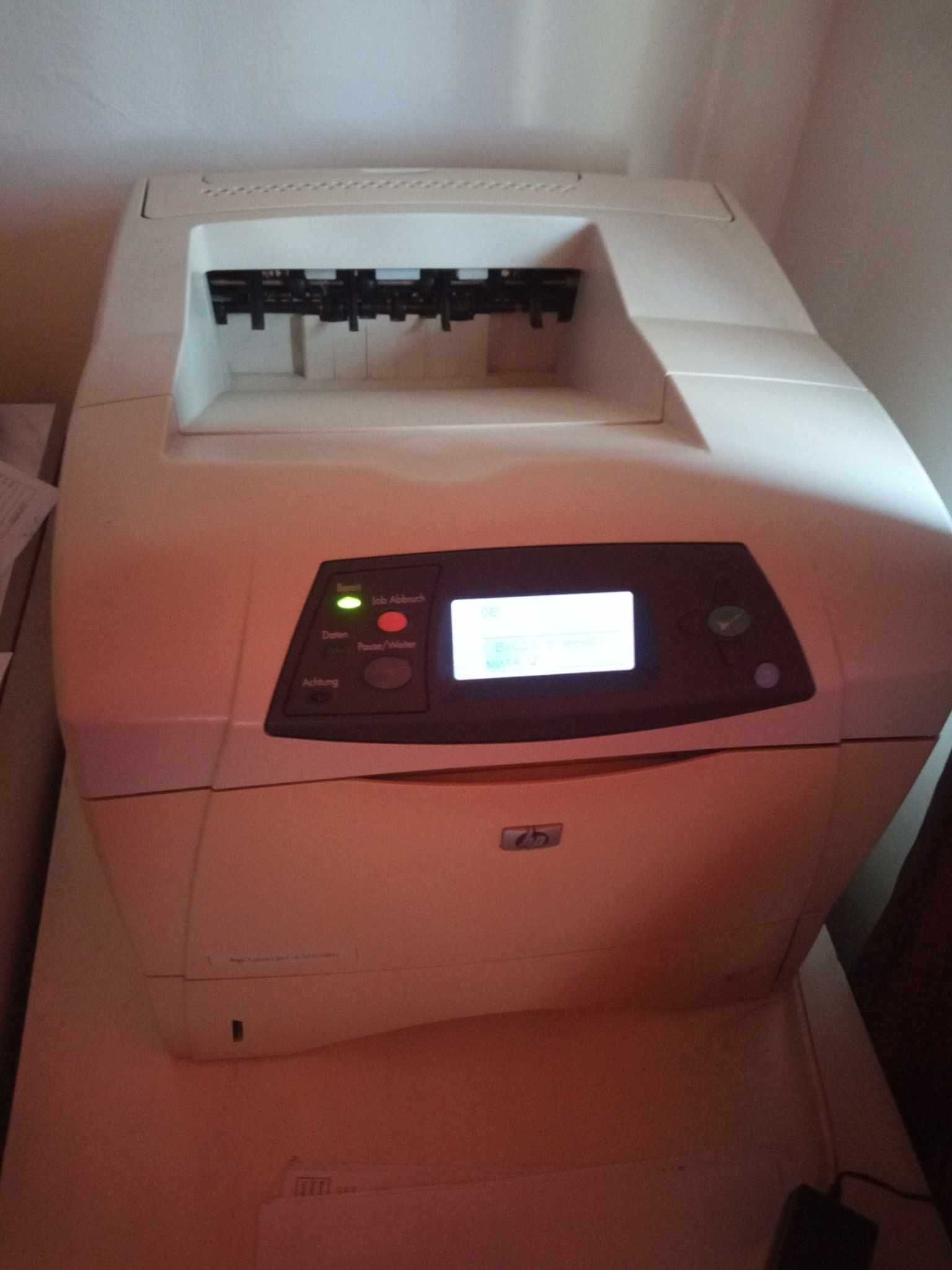 Продавам лазарен принтер Hp LaserJet 4300dtn