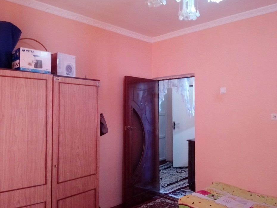 Srochno Navbahor mahallasida uy sotiladi narxi kelishiladi 28000$