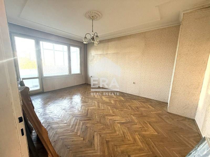 Тристаен апартамент в жк Победа град Варна