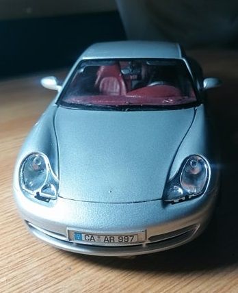 Machete 1:18 Porsche 911 Carrera (1997) -Bburago