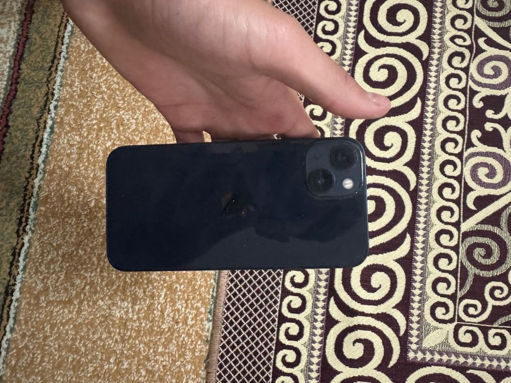 Продаю айфон 13 в хорошем состояний