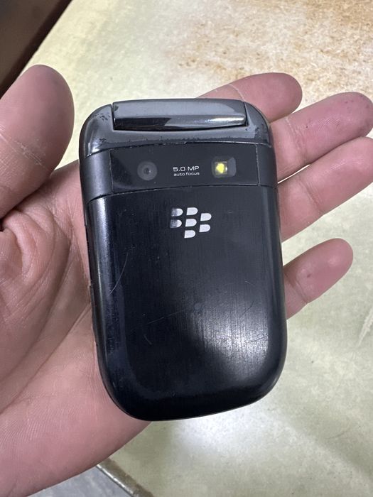 Blackberry sotiladi srochno