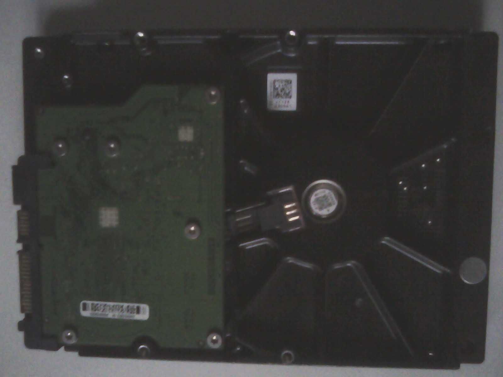 Продам Дисковод  Teac FD-05HG-8785 F и два HDD диска на 250Gb и 320Gb.