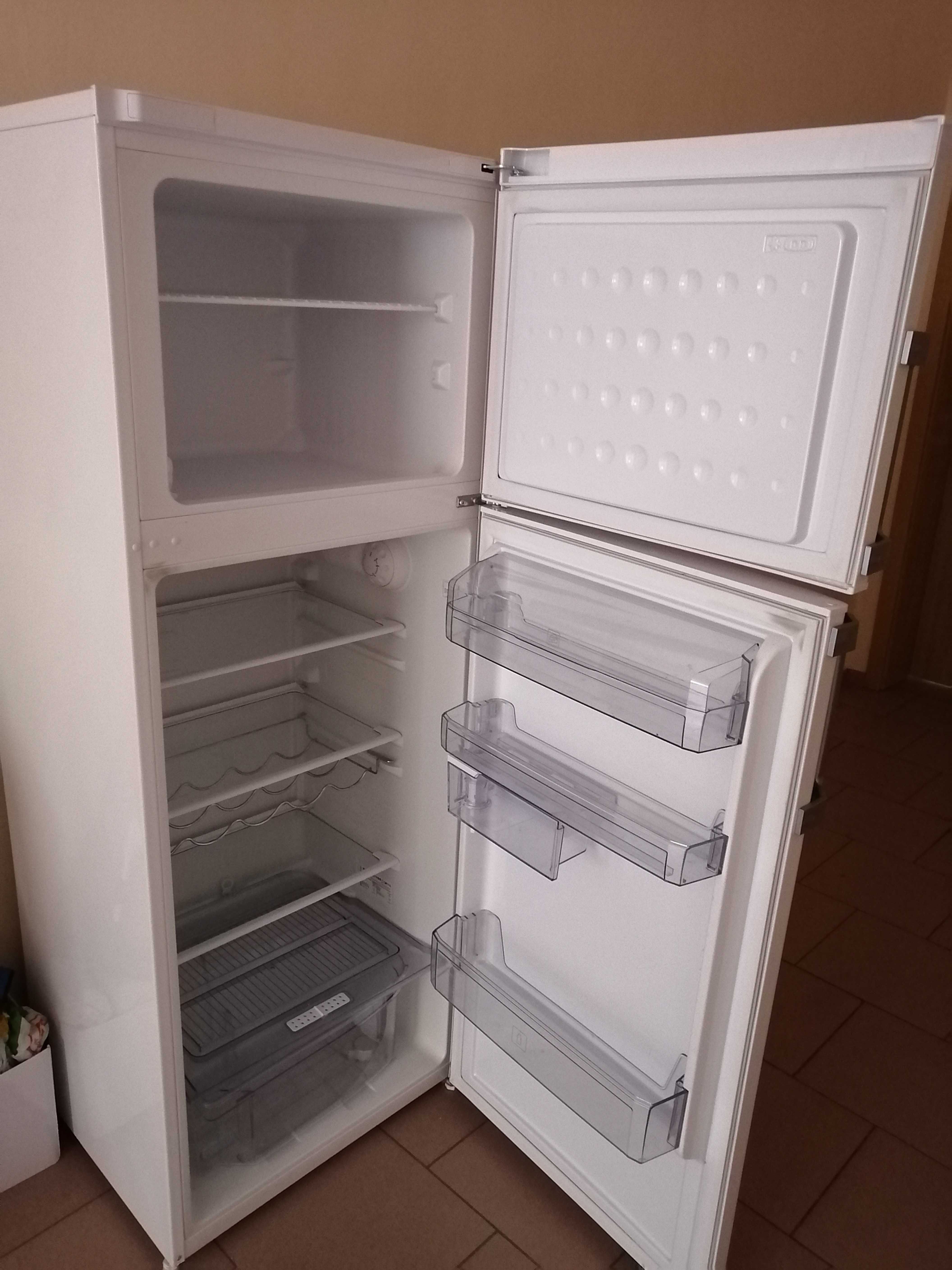 Хладилник с фризер Beko