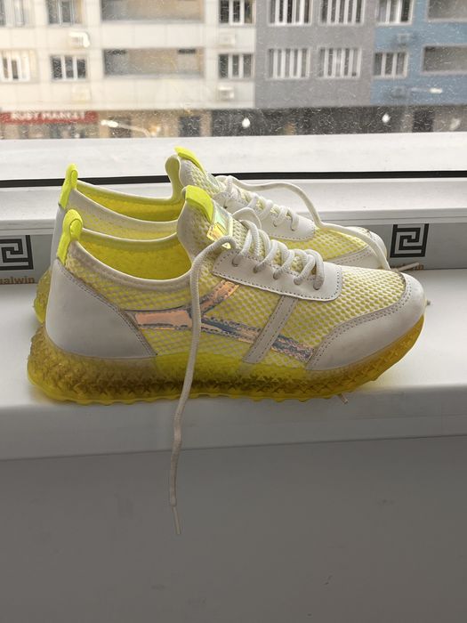 Кроссовки, женская обувь