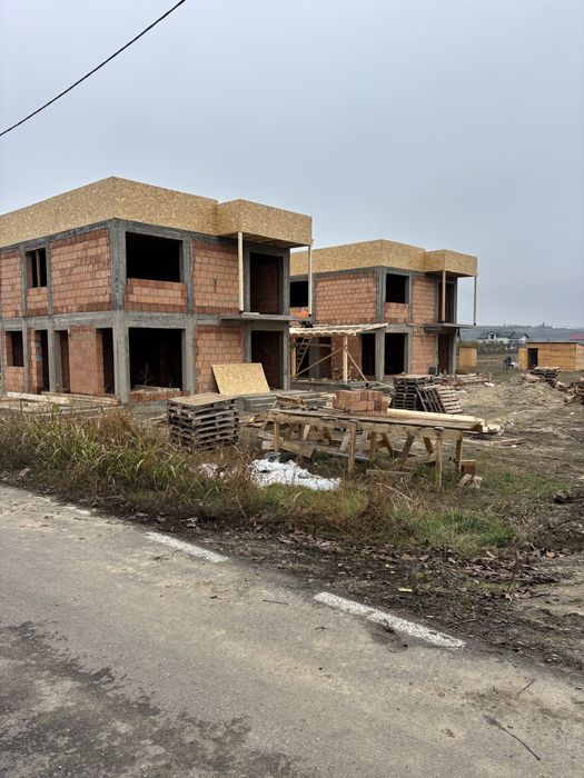 Vanzari case noi construite in Maracineni