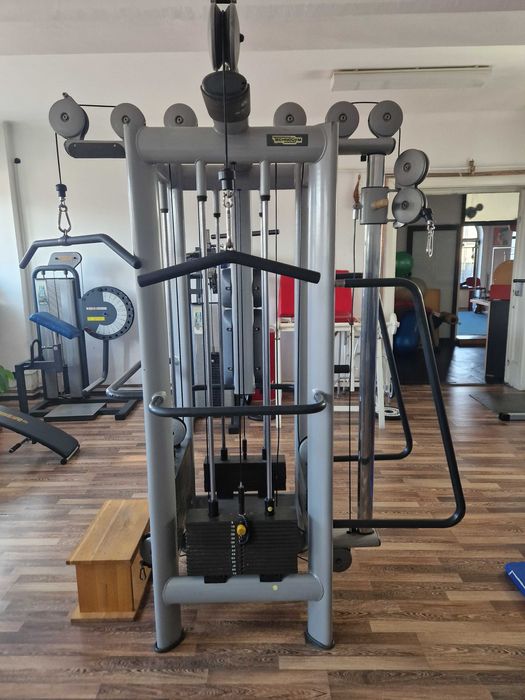 Aparat fitness multifunctional Technogym cu scripete mobil- triceps