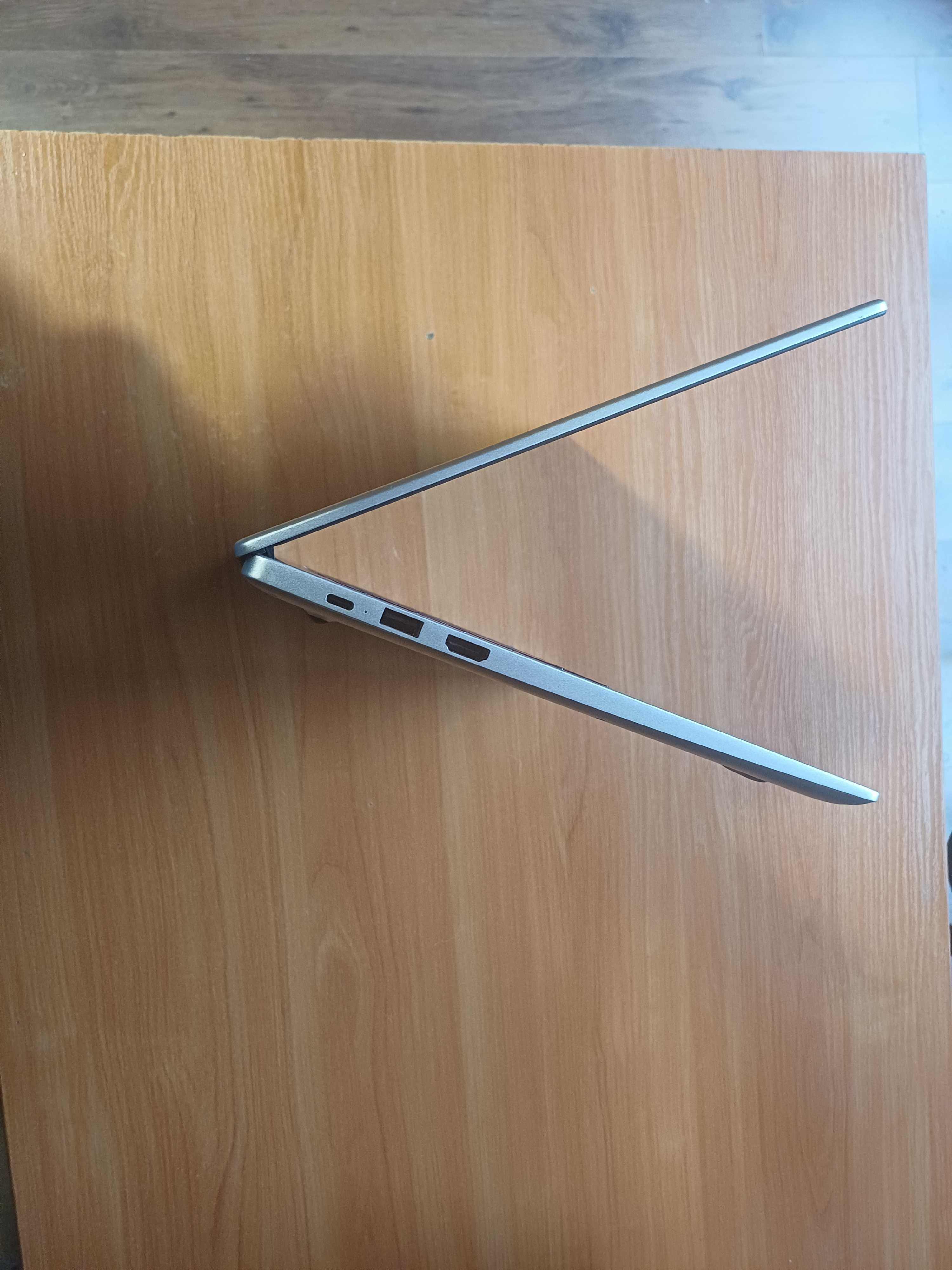 Huawei Matebook 15 Ryzen 5/ 256GB SSD/8GB Като нов с батерия до 8 часа