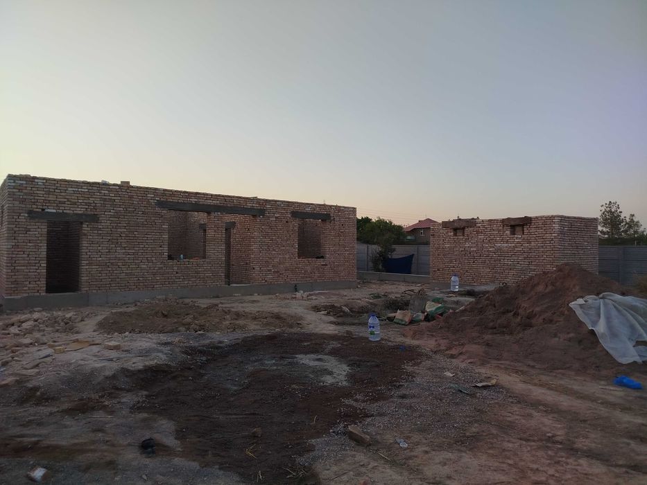 Дачный участок с новым недостроенным домом