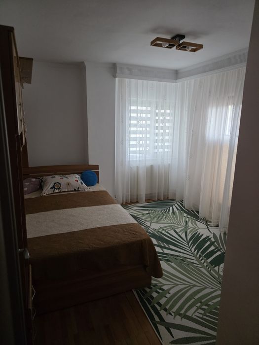 De închiriat apartament 3 camere – Mioveni, Bld. Dacia, zona Rob