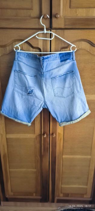 Vând pantaloni scurți bărbat