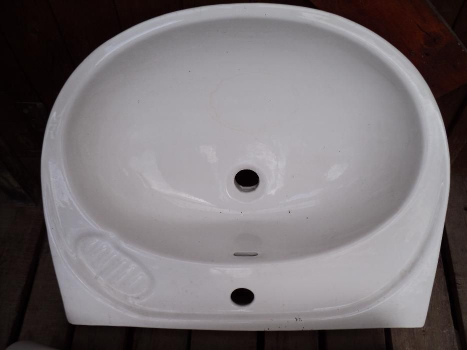 Vand chiuvete baie cu picior,noi,inox si alte chiuvete din recuperari