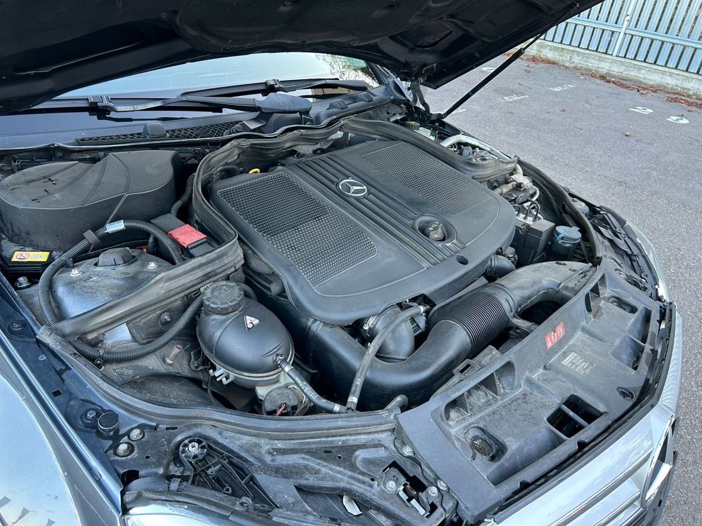 Vând Mercedes-benz c220