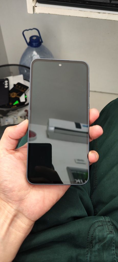 Samsung A35.  Yangidek