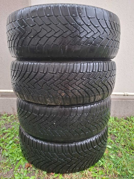 Vind 4 cauciucuri  de iarna 205-55-16 .